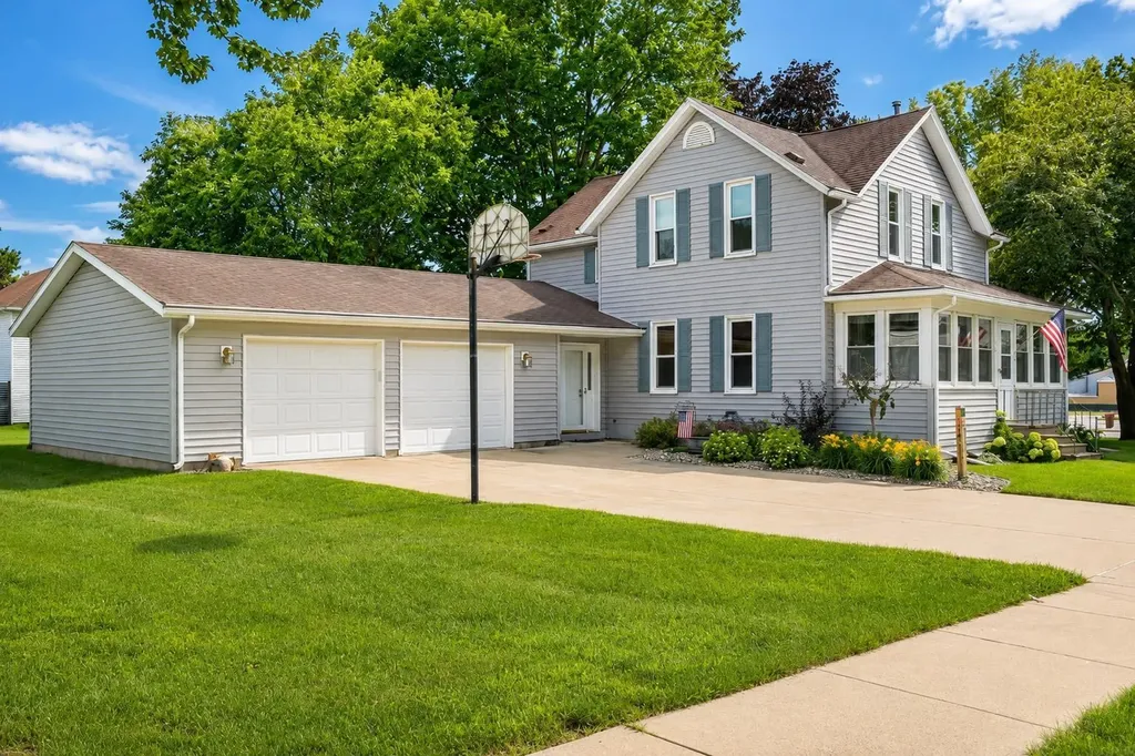 129 Washington Denver IA 50622