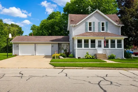 129 Washington Denver IA 50622