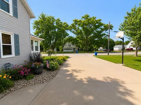 129 Washington Denver IA 50622