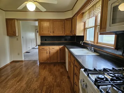 14 7th Avenue SW Oelwein IA 50662