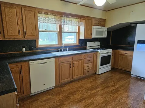 14 7th Avenue SW Oelwein IA 50662