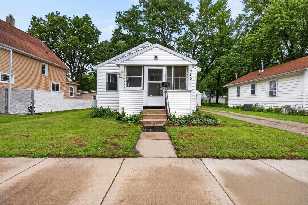 846 Dawson Street Waterloo IA 50703