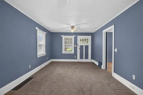 846 Dawson Street Waterloo IA 50703