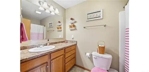 1312 Lois Lane Waterloo IA 50702