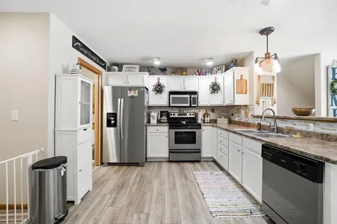 1312 Lois Lane Waterloo IA 50702