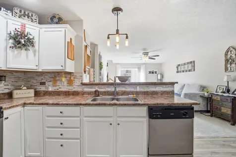 1312 Lois Lane Waterloo IA 50702