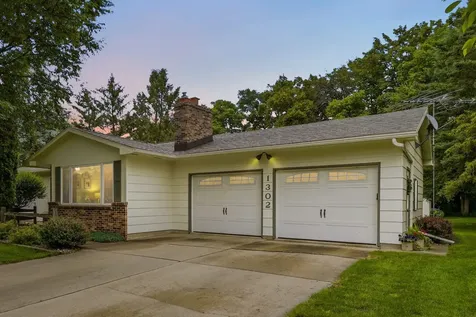 1302 Round Horn Street Waverly IA 50677