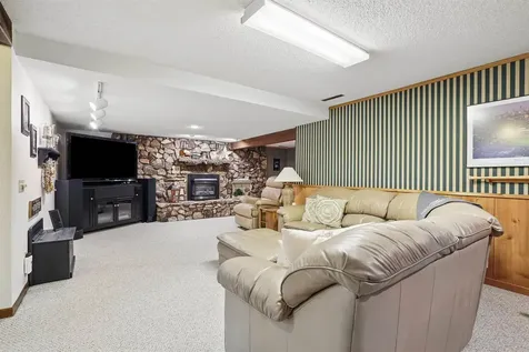 1302 Round Horn Street Waverly IA 50677