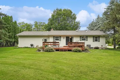 1302 Round Horn Street Waverly IA 50677