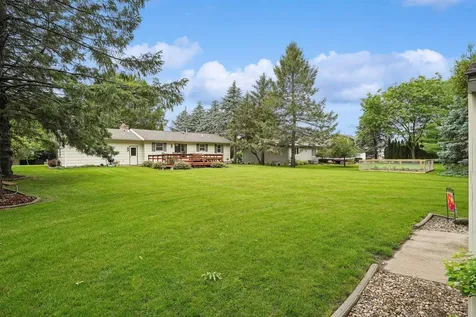 1302 Round Horn Street Waverly IA 50677