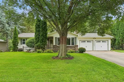 1302 Round Horn Street Waverly IA 50677