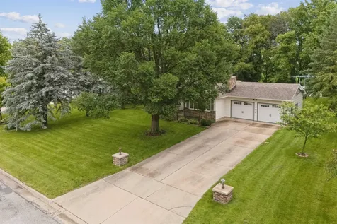 1302 Round Horn Street Waverly IA 50677