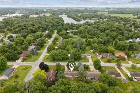 1302 Round Horn Street Waverly IA 50677