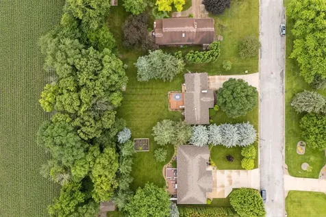 1302 Round Horn Street Waverly IA 50677