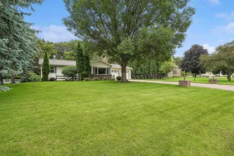 1302 Round Horn Street Waverly IA 50677