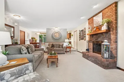 1302 Round Horn Street Waverly IA 50677