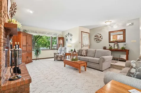 1302 Round Horn Street Waverly IA 50677