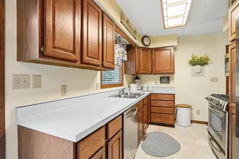 1302 Round Horn Street Waverly IA 50677
