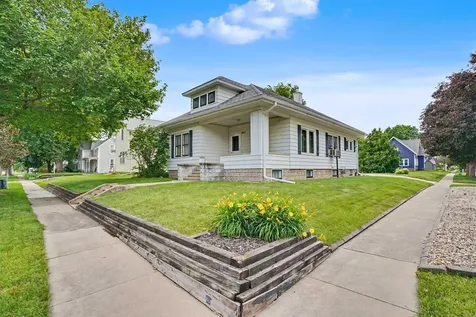 402 NW 4th Avenue Waverly IA 50677
