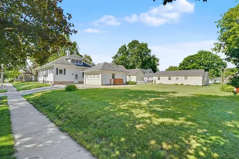 402 NW 4th Avenue Waverly IA 50677