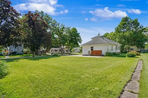 402 NW 4th Avenue Waverly IA 50677