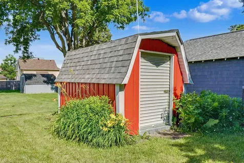 402 NW 4th Avenue Waverly IA 50677