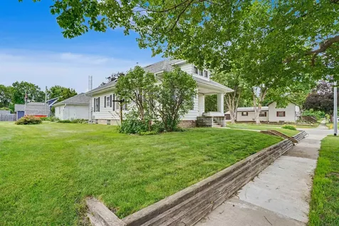 402 NW 4th Avenue Waverly IA 50677