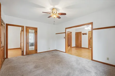 402 NW 4th Avenue Waverly IA 50677