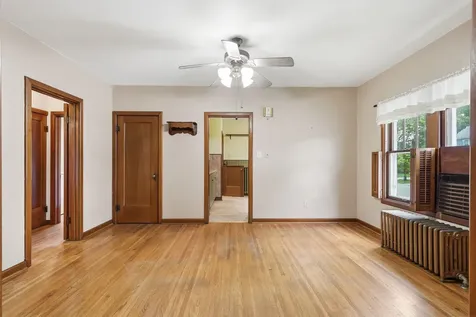 402 NW 4th Avenue Waverly IA 50677