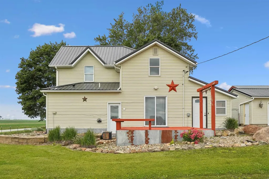 3257 132nd Street Sumner IA 50674