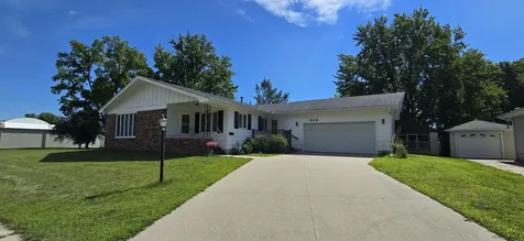 604 Hildreth Street Charles City IA 50616