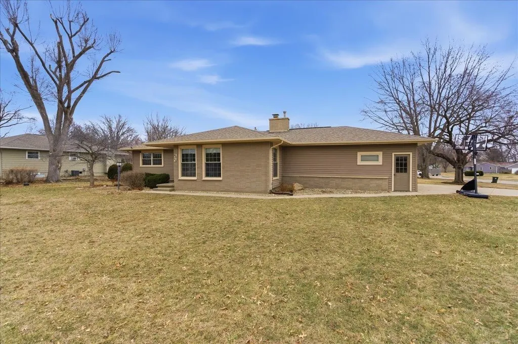 4028 Rownd Street Cedar Falls IA 50613