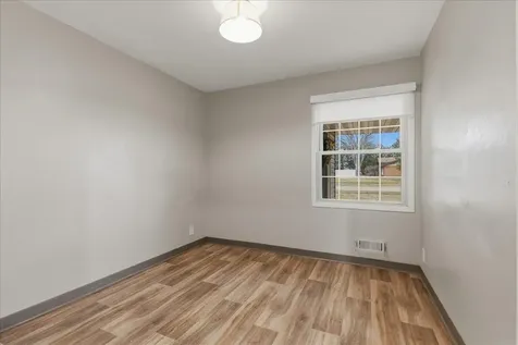 4028 Rownd Street Cedar Falls IA 50613