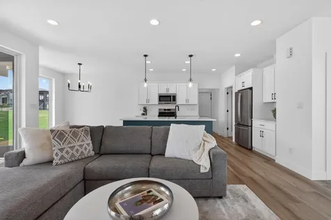1703 Red Tail Drive Waterloo IA 50701