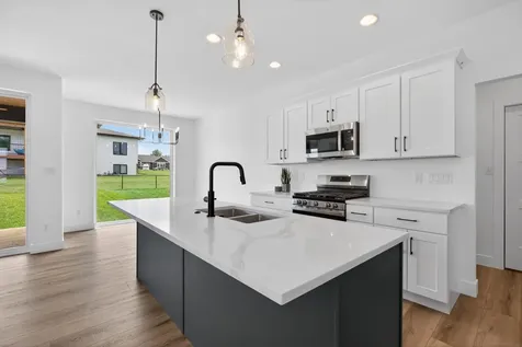 1703 Red Tail Drive Waterloo IA 50701