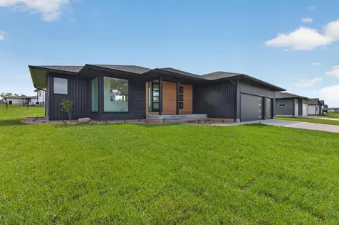 1703 Red Tail Drive Waterloo IA 50701