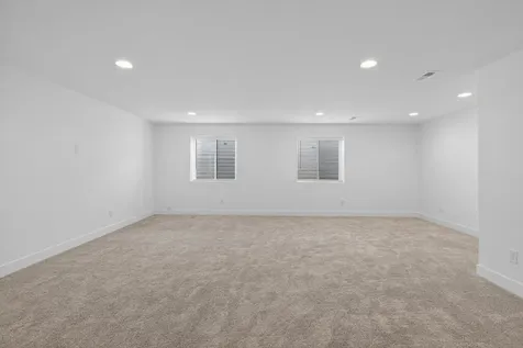 1703 Red Tail Drive Waterloo IA 50701