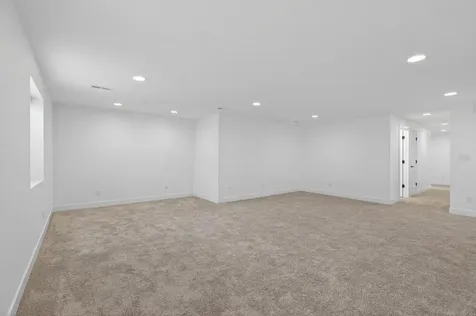 1703 Red Tail Drive Waterloo IA 50701