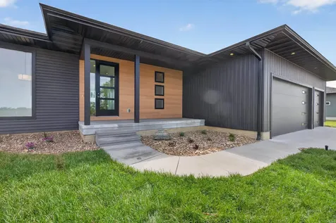 1703 Red Tail Drive Waterloo IA 50701