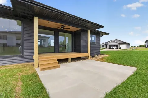 1703 Red Tail Drive Waterloo IA 50701