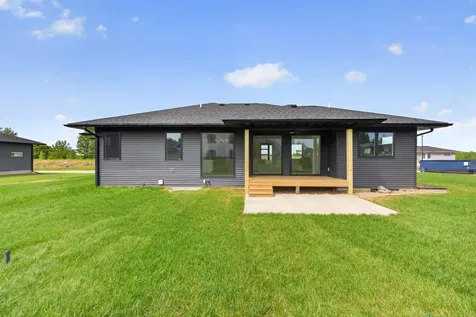 1703 Red Tail Drive Waterloo IA 50701