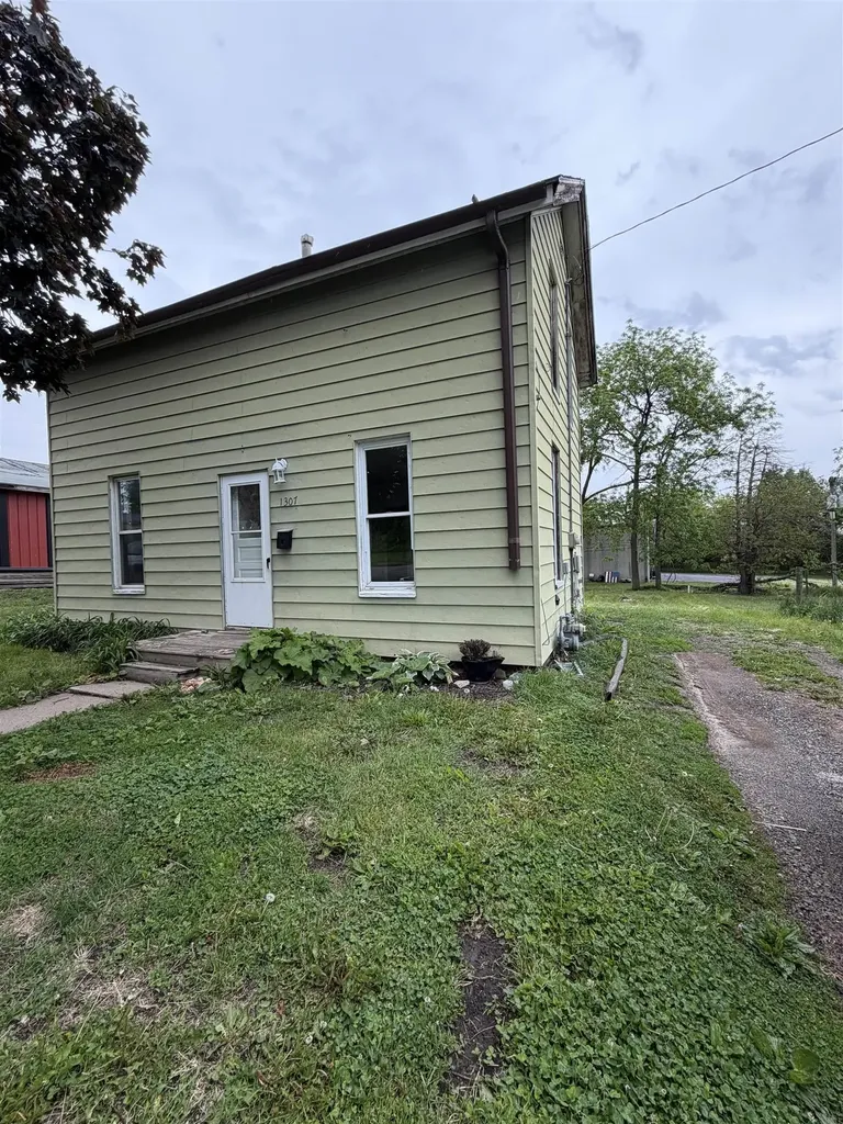 1307 10th Street Eldora IA 50627