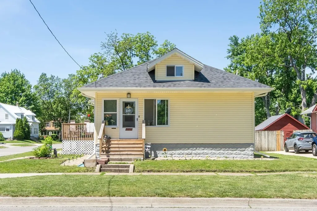 1324 W 6th Street Waterloo IA 50702