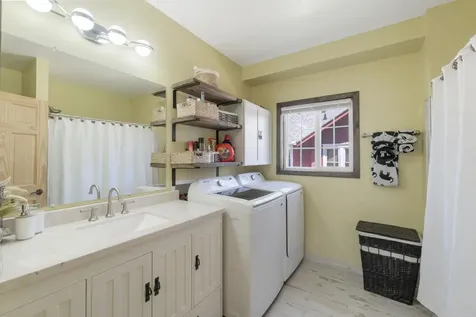 1324 W 6th Street Waterloo IA 50702