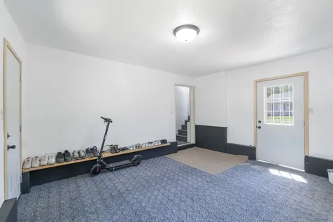 1324 W 6th Street Waterloo IA 50702