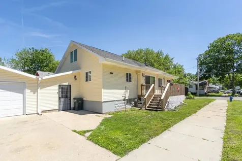1324 W 6th Street Waterloo IA 50702