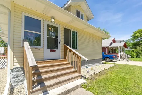 1324 W 6th Street Waterloo IA 50702