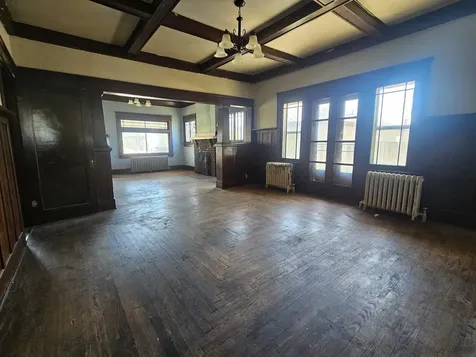 111 5th Avenue NE Independence IA 50644