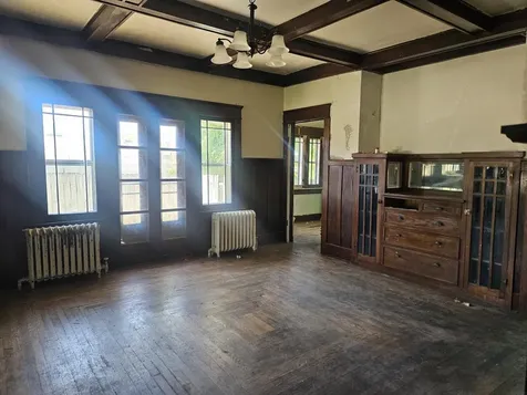 111 5th Avenue NE Independence IA 50644