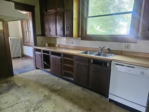 111 5th Avenue NE Independence IA 50644